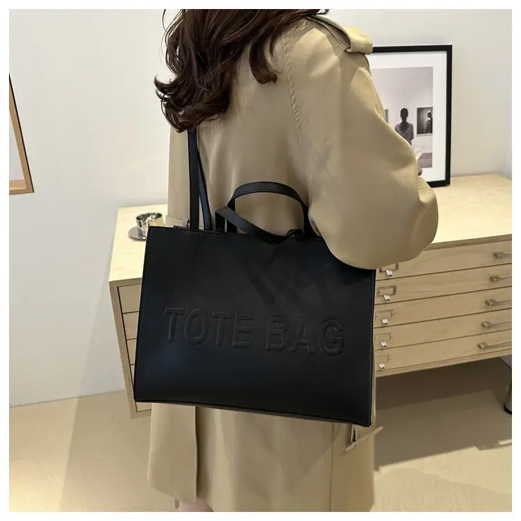 Textured Large Capacity Women's Shoulder Bag Black 2024 — feature 32