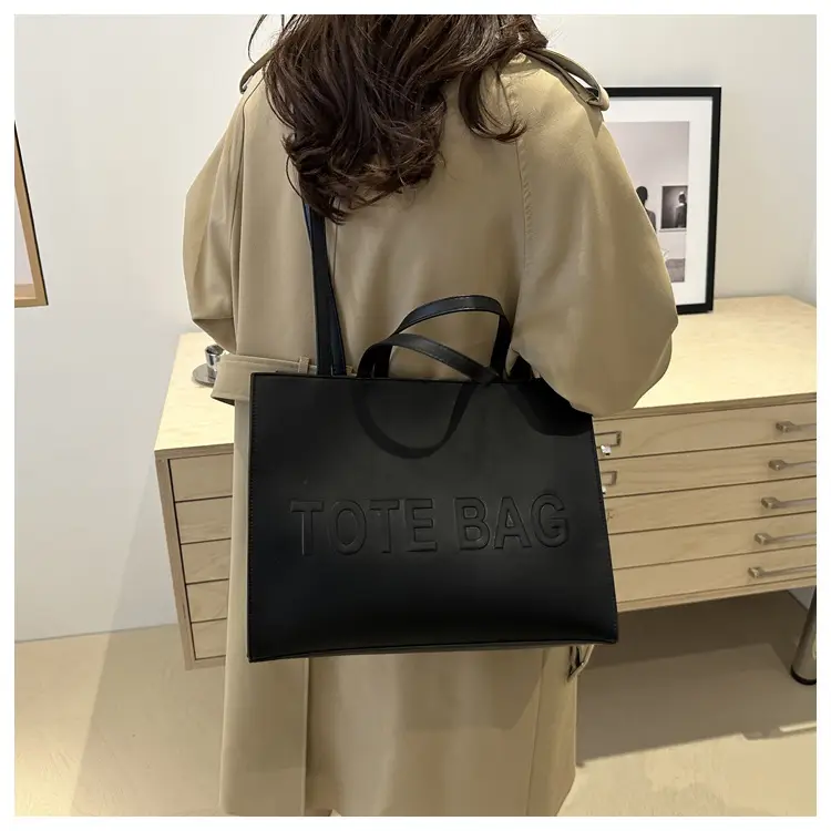 Textured Large Capacity Women's Shoulder Bag Black 2024 — feature 33