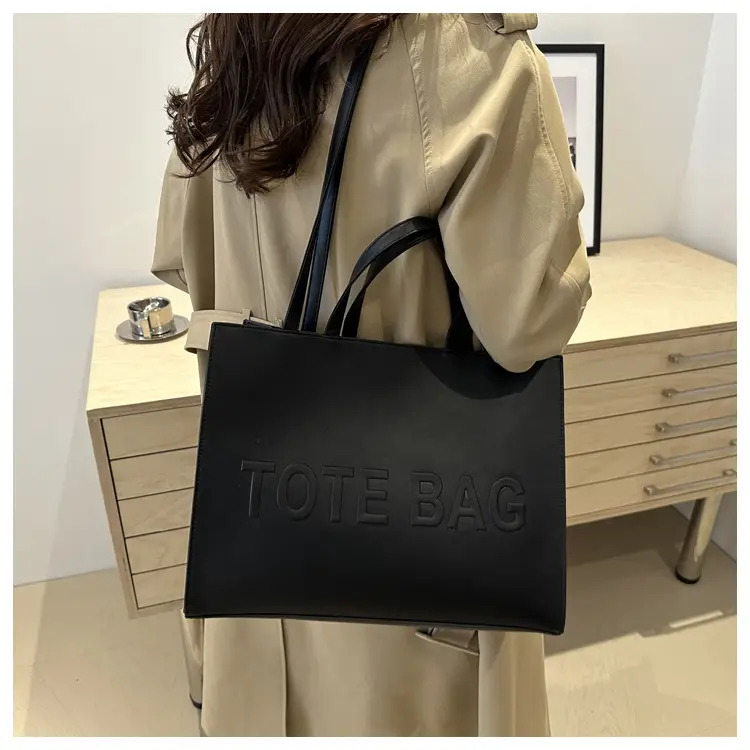 Textured Large Capacity Women's Shoulder Bag Black 2024 — feature 34