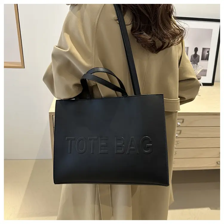 Textured Large Capacity Women's Shoulder Bag Black 2024 — feature 35