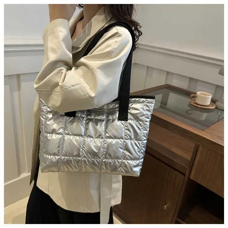 Silver Padded Shoulder Bag 2024 Winter Commute — feature 10