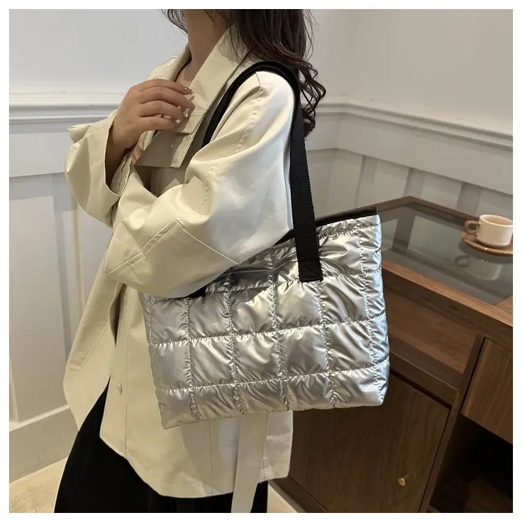 Silver Padded Shoulder Bag 2024 Winter Commute — feature 11