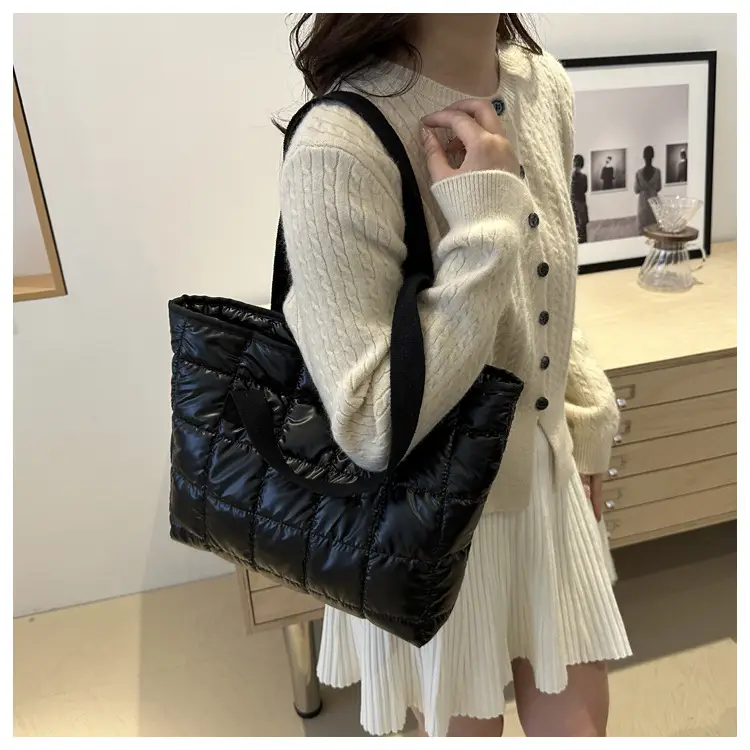 Silver Padded Shoulder Bag 2024 Winter Commute — feature 14