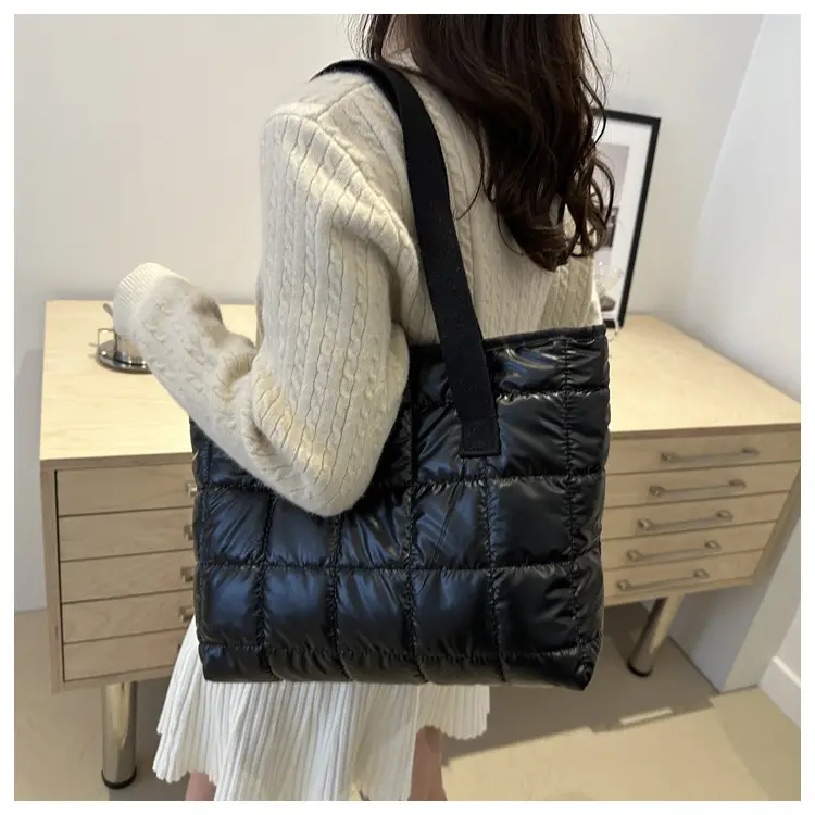Silver Padded Shoulder Bag 2024 Winter Commute — feature 15