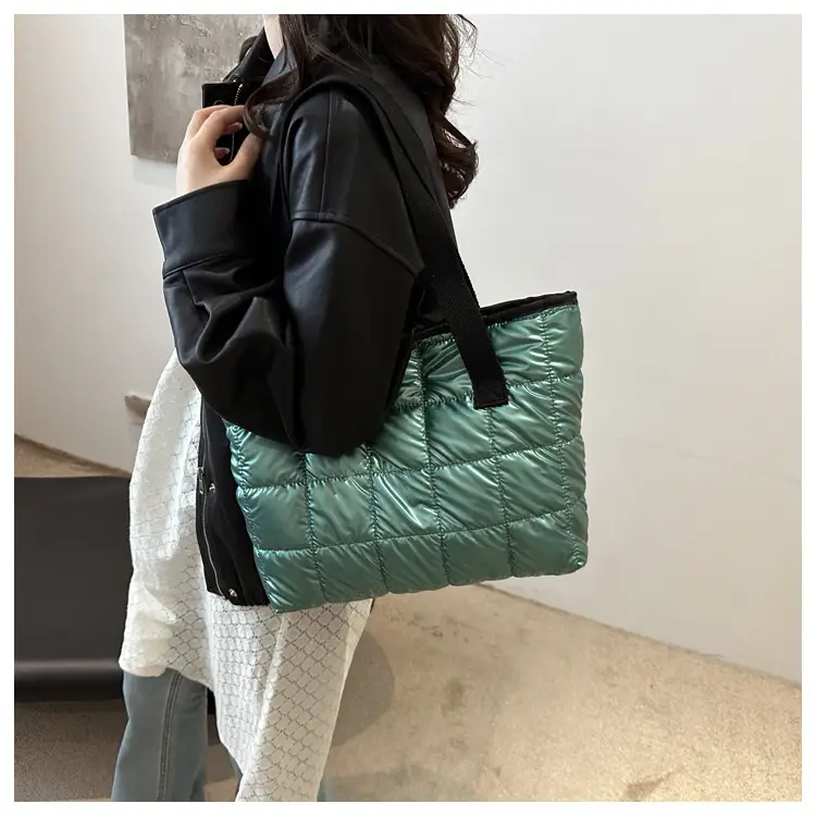 Silver Padded Shoulder Bag 2024 Winter Commute — feature 16