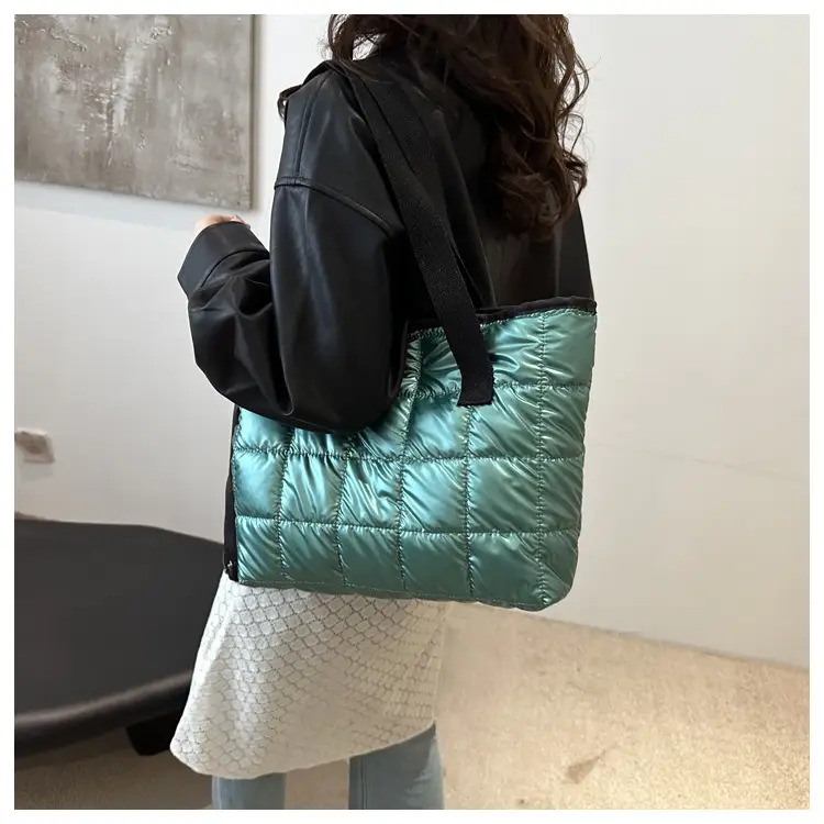 Silver Padded Shoulder Bag 2024 Winter Commute — feature 18