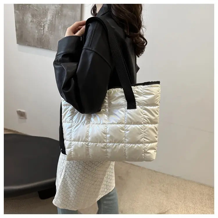 Silver Padded Shoulder Bag 2024 Winter Commute — feature 8