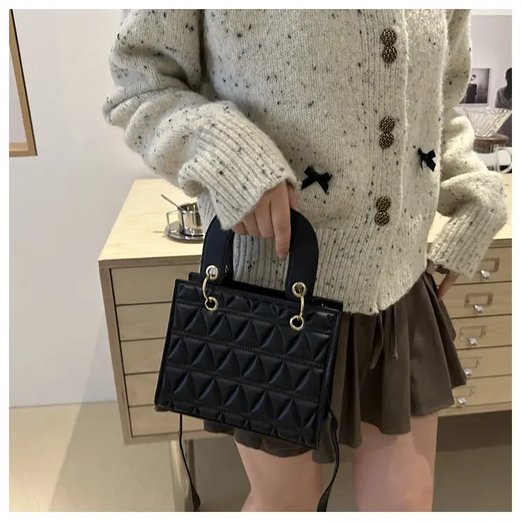 White Rhombic Shoulder Crossbody Bag for Women 2024 — feature 19