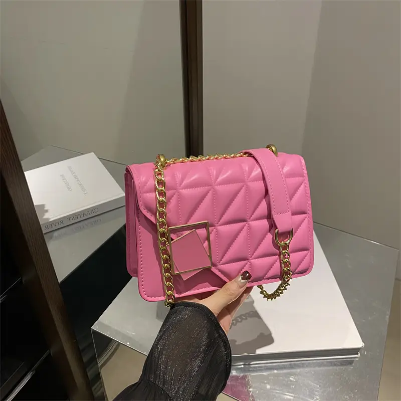 Women's White Quilted Chain Crossbody Bag - Image 5