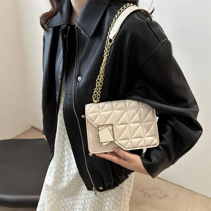 Women's White Quilted Chain Crossbody Bag - Image 6
