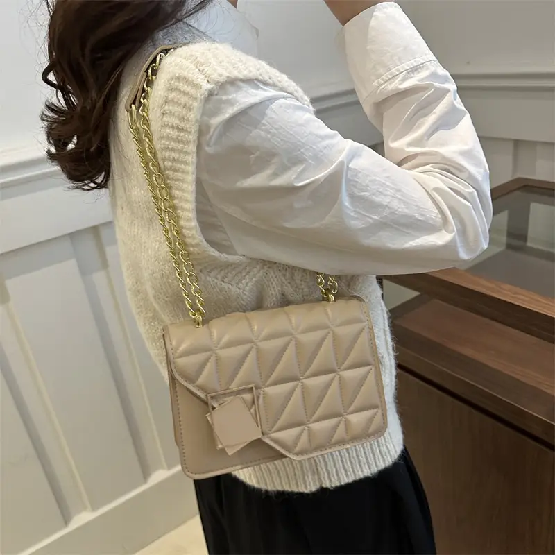 Women's White Quilted Chain Crossbody Bag - Image 7
