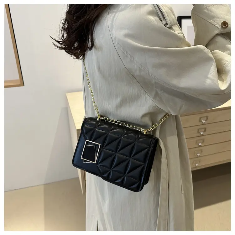 Women's White Quilted Chain Crossbody Bag — feature 10