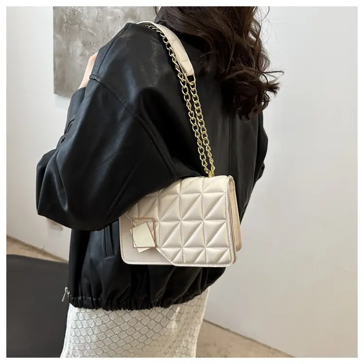 Women's White Quilted Chain Crossbody Bag — feature 12