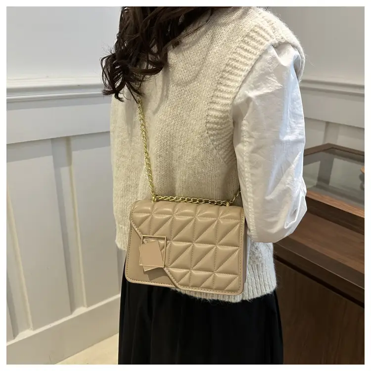 Women's White Quilted Chain Crossbody Bag — feature 17
