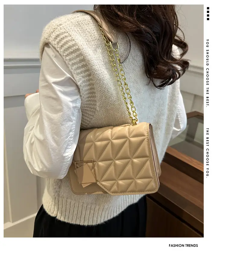 Women's White Quilted Chain Crossbody Bag — feature 2