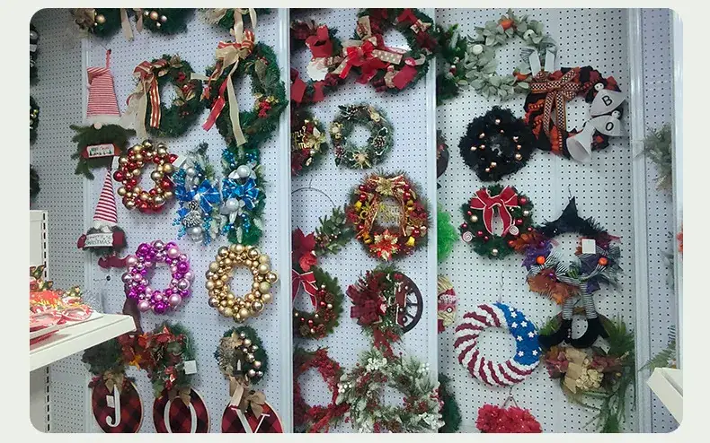 Christmas Wreath Hanging for Door Decor — feature 15