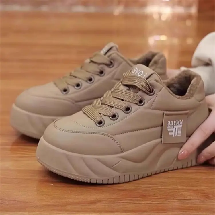 Women's Beige Fleece-Lined Flat Board Shoes Winter 2024 — feature 10