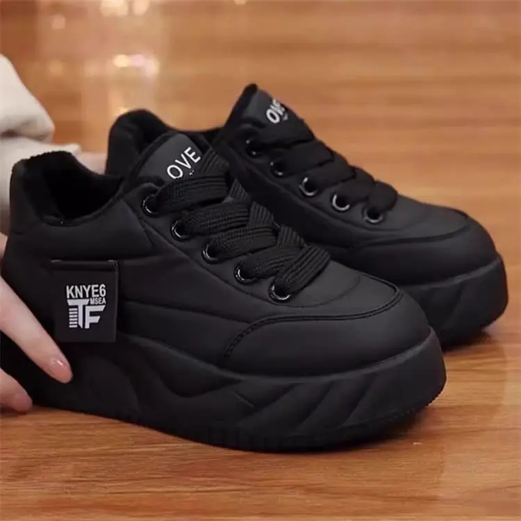 Women's Beige Fleece-Lined Flat Board Shoes Winter 2024 — feature 3