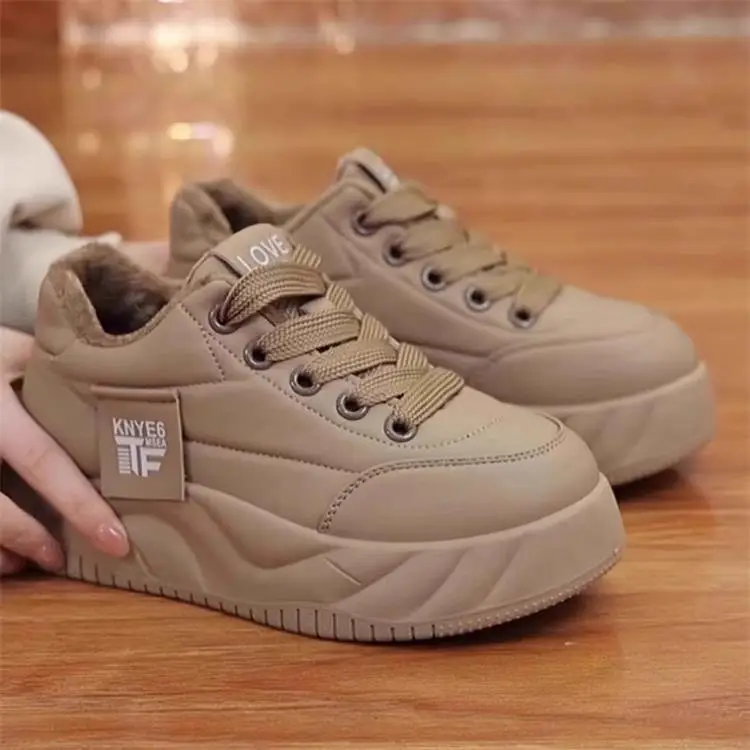 Women's Beige Fleece-Lined Flat Board Shoes Winter 2024 — feature 5