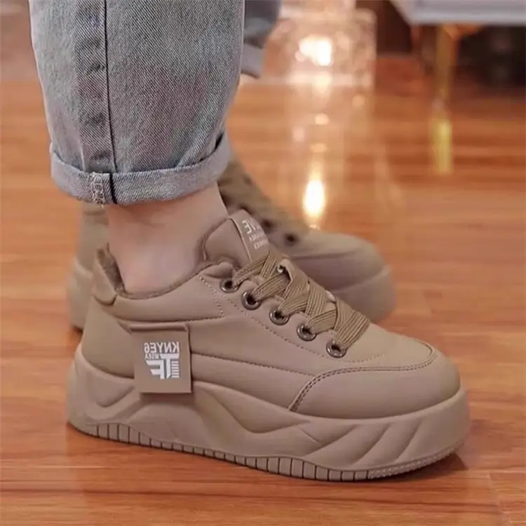 Women's Beige Fleece-Lined Flat Board Shoes Winter 2024 — feature 8