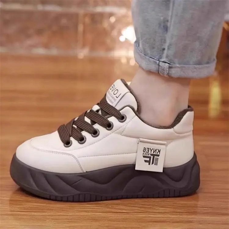 Women's Beige Fleece-Lined Flat Board Shoes Winter 2024 — feature 9