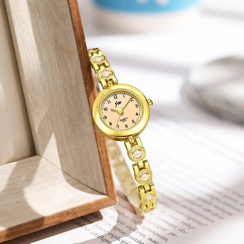 Women's Elegant Crystal Bracelet Watch with Quartz Movement