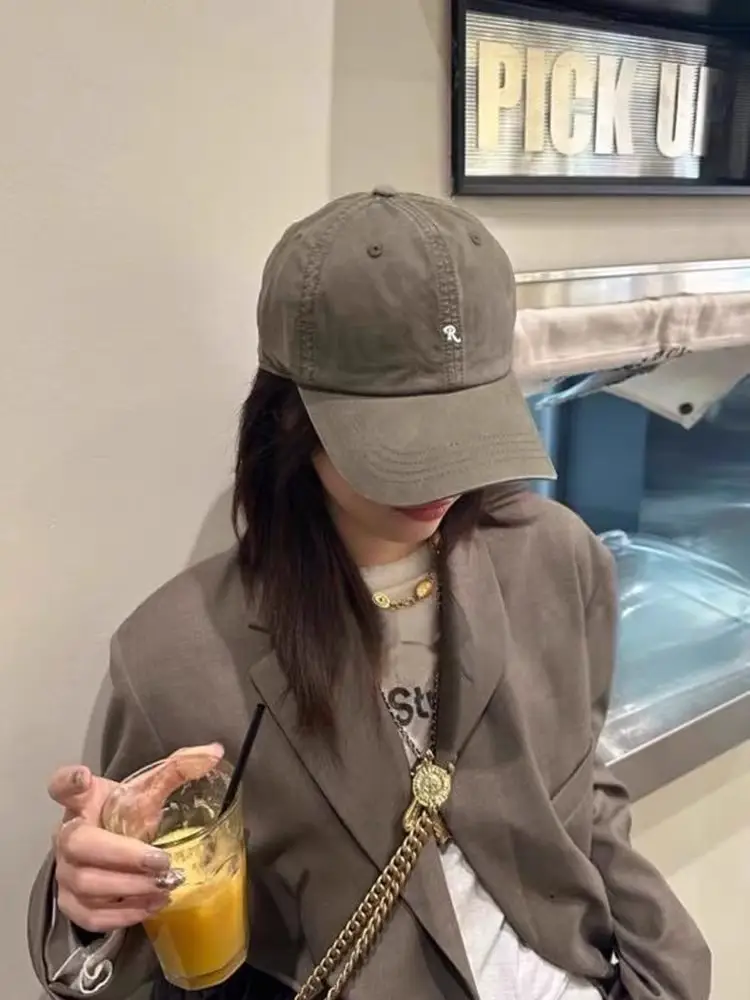 Women Sun Hat Beige R-Logo Baseball Cap — feature 7