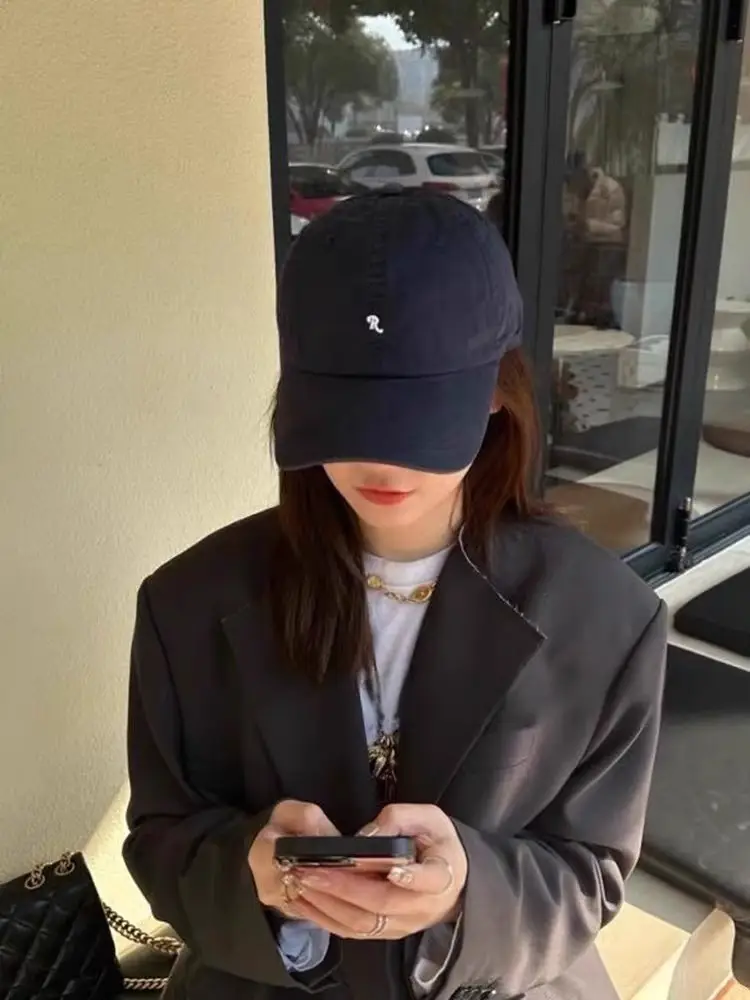 Women Sun Hat Beige R-Logo Baseball Cap — feature 8