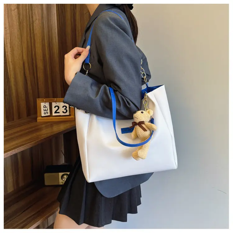 White Leather Tote Bag with Gold Chain Handle for Women - Image 7