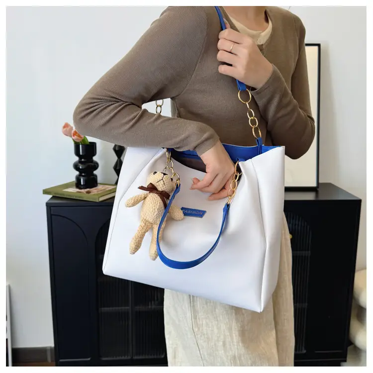 White Leather Tote Bag with Gold Chain Handle for Women — feature 18