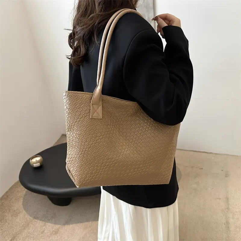 Women Woven Textured Shoulder Bag Large Capacity 2024