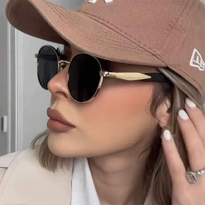 Metal Anti-UV Sunglasses with Rose Gold Tint - Image 8