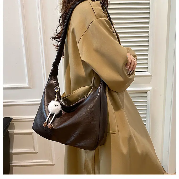 Black Large Capacity Women's Shoulder Bag 2024 — feature 11