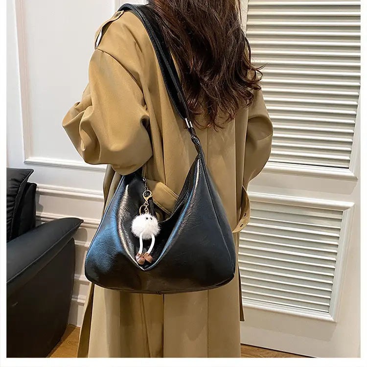 Black Large Capacity Women's Shoulder Bag 2024 — feature 14
