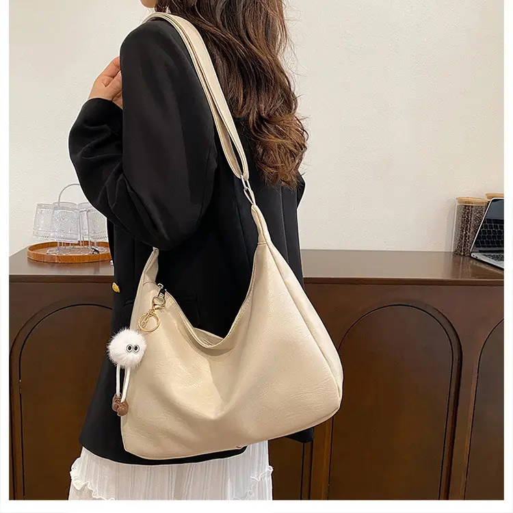 Black Large Capacity Women's Shoulder Bag 2024 — feature 17