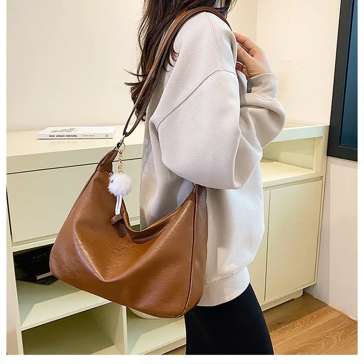 Black Large Capacity Women's Shoulder Bag 2024 — feature 20