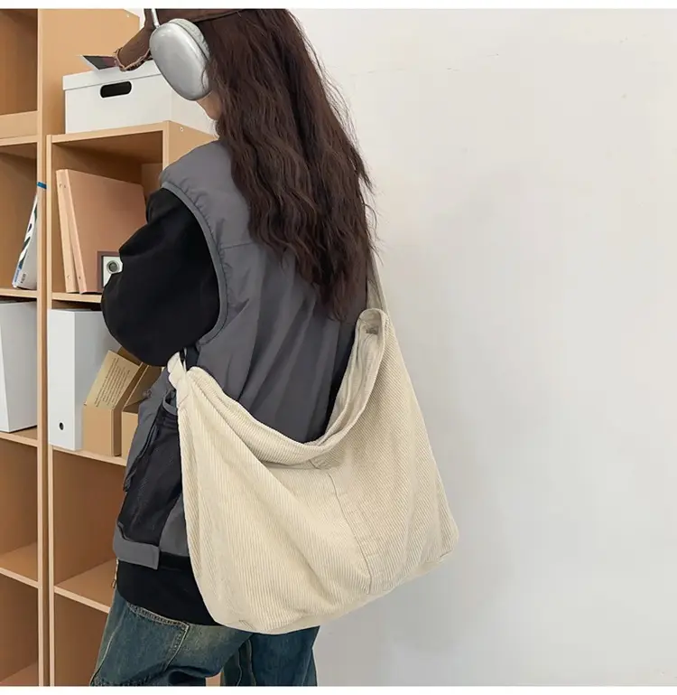 Red Velvet Shoulder Bag for Women 2024 Autumn — feature 12