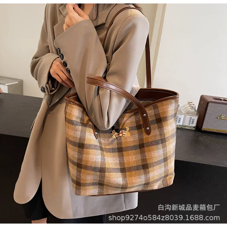 Plaid Large Commuter Bag for Women 2026 — feature 13