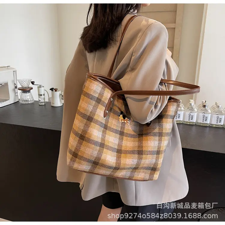 Plaid Large Commuter Bag for Women 2026 — feature 14