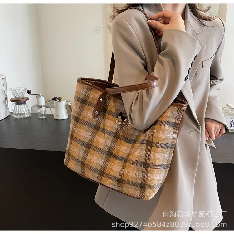 Plaid Large Commuter Bag for Women 2026 — feature 15