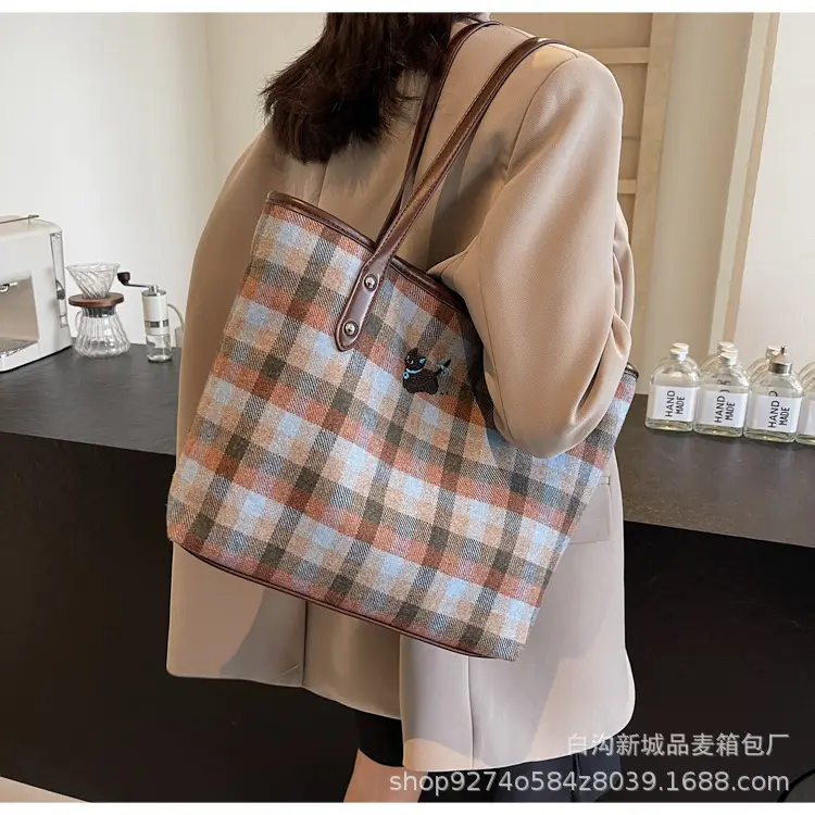 Plaid Large Commuter Bag for Women 2026 — feature 16