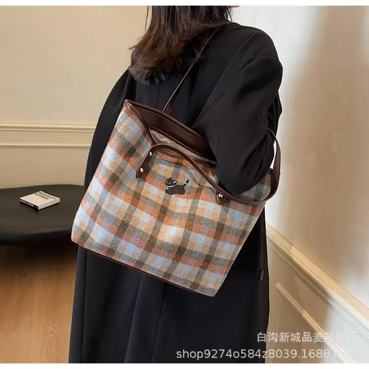 Plaid Large Commuter Bag for Women 2026 — feature 22