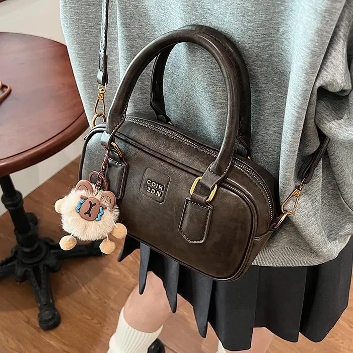 Retro Black Shoulder Bag for Women 2026
