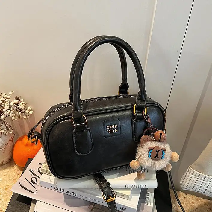 Retro Black Shoulder Bag for Women 2026