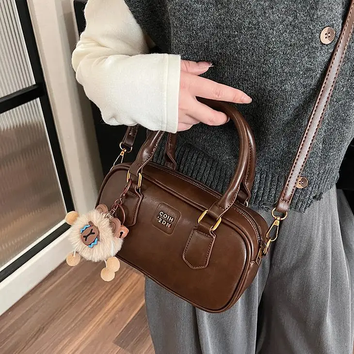 Retro Black Shoulder Bag for Women 2026