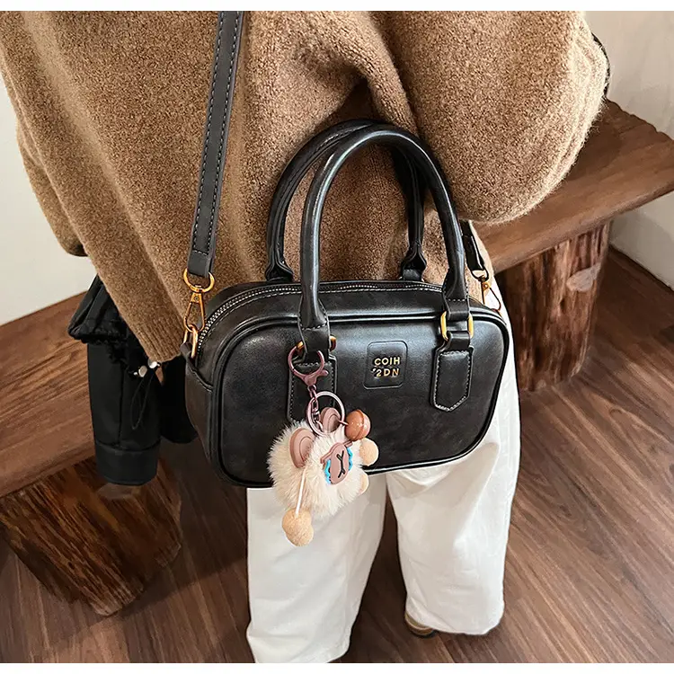 Retro Black Shoulder Bag for Women 2026 — feature 23