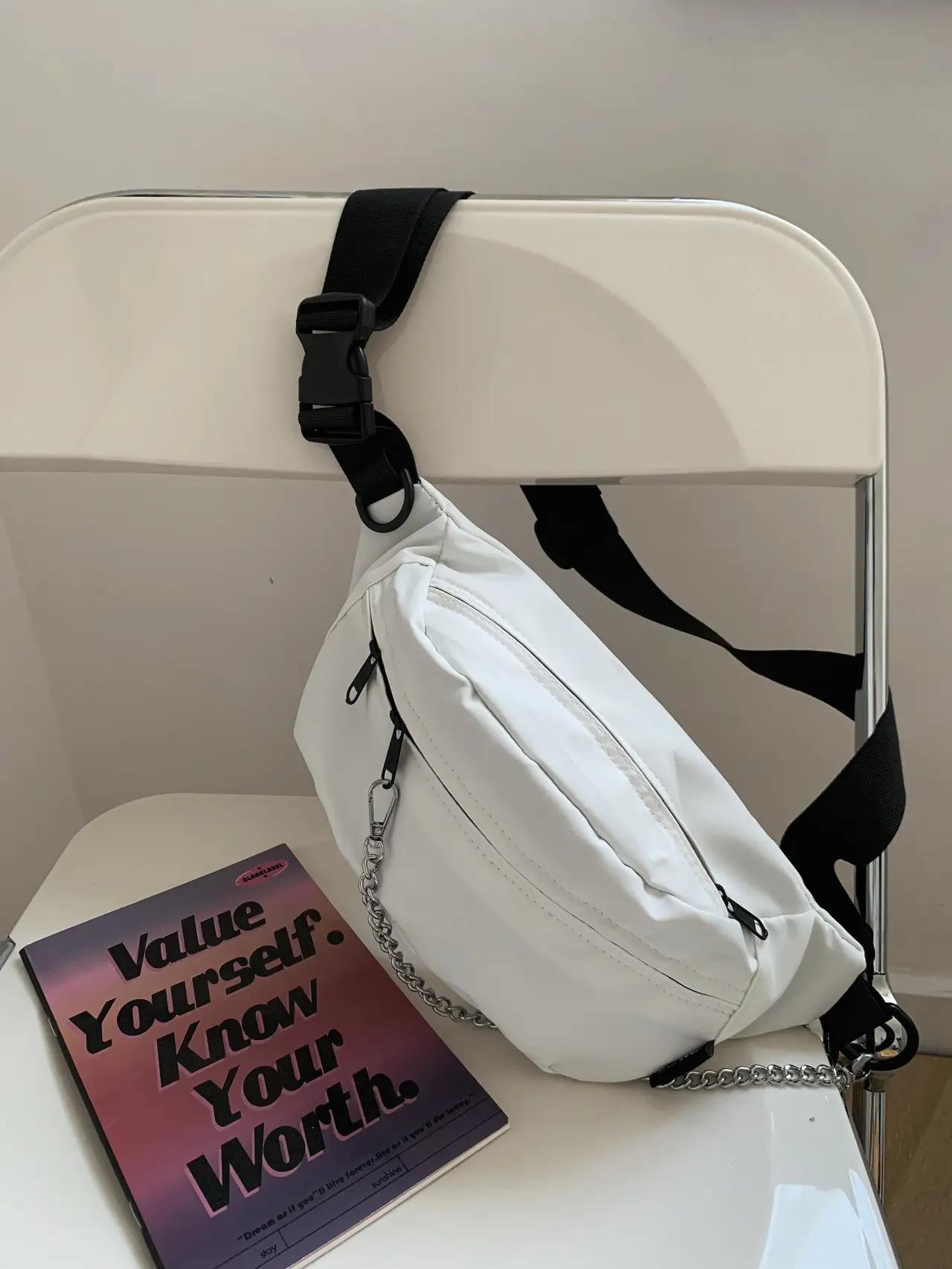 Black Korean Style Crossbody Bag with Chain Detail — feature 12