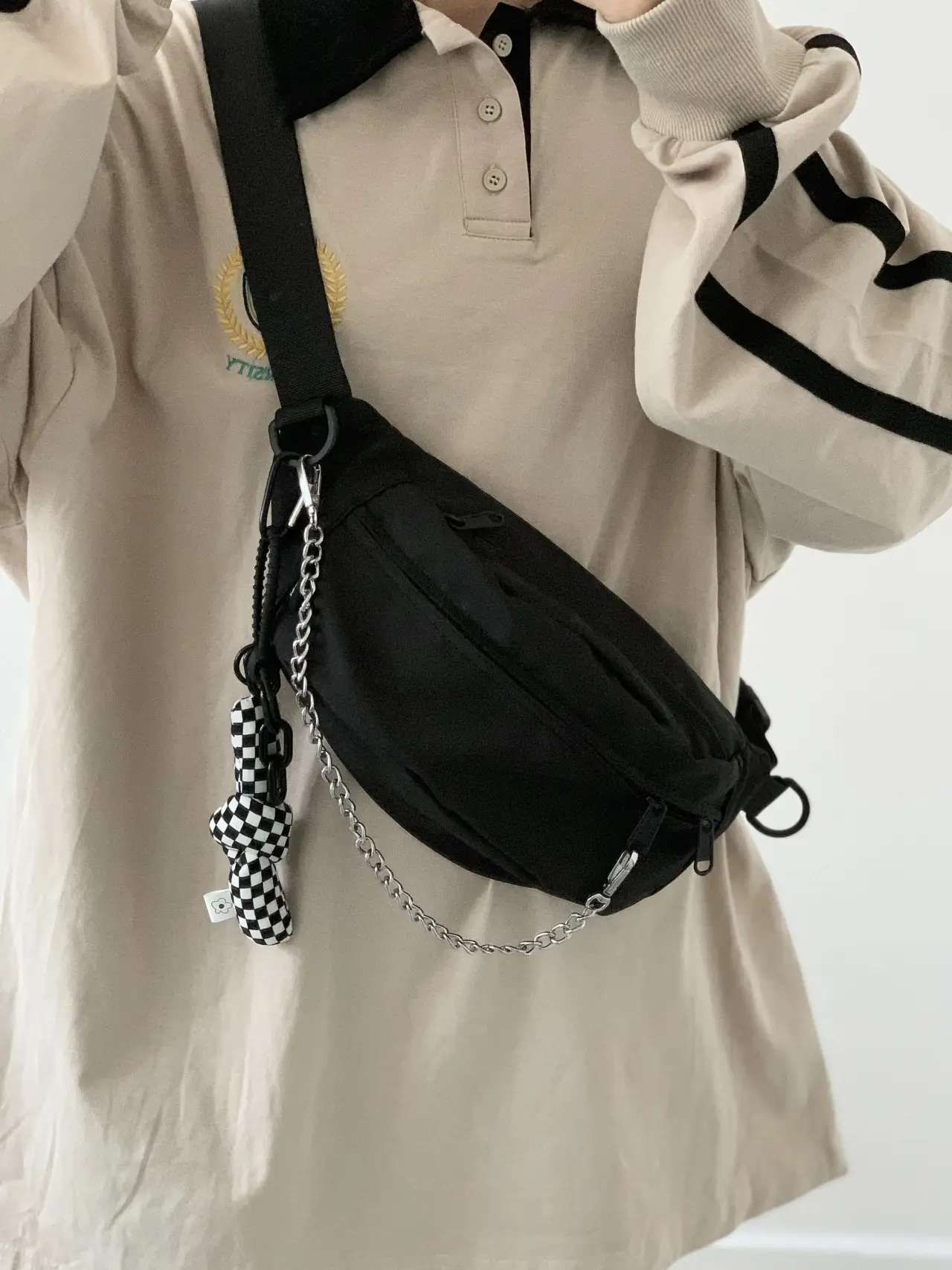 Black Korean Style Crossbody Bag with Chain Detail — feature 14