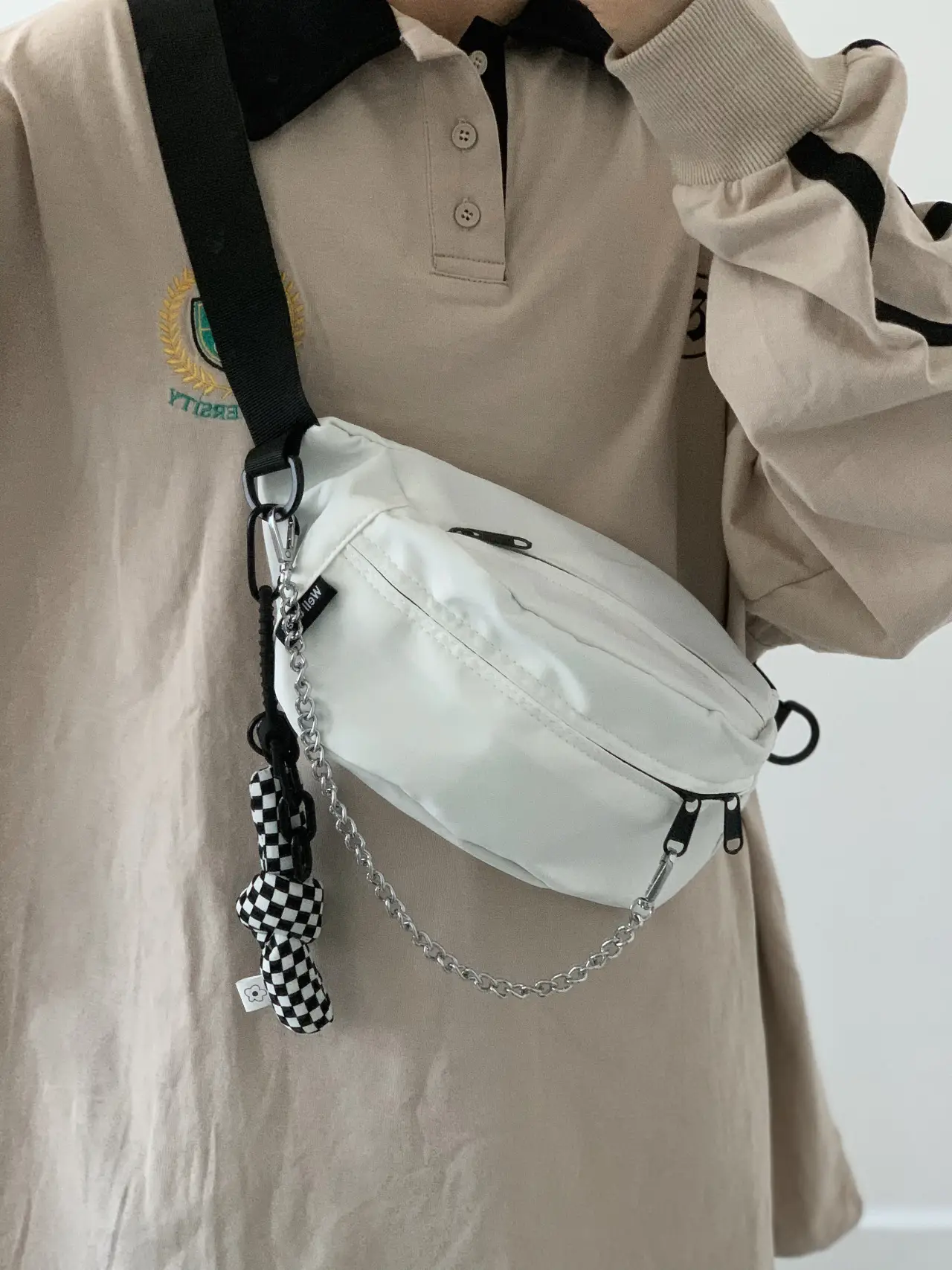 Black Korean Style Crossbody Bag with Chain Detail — feature 15