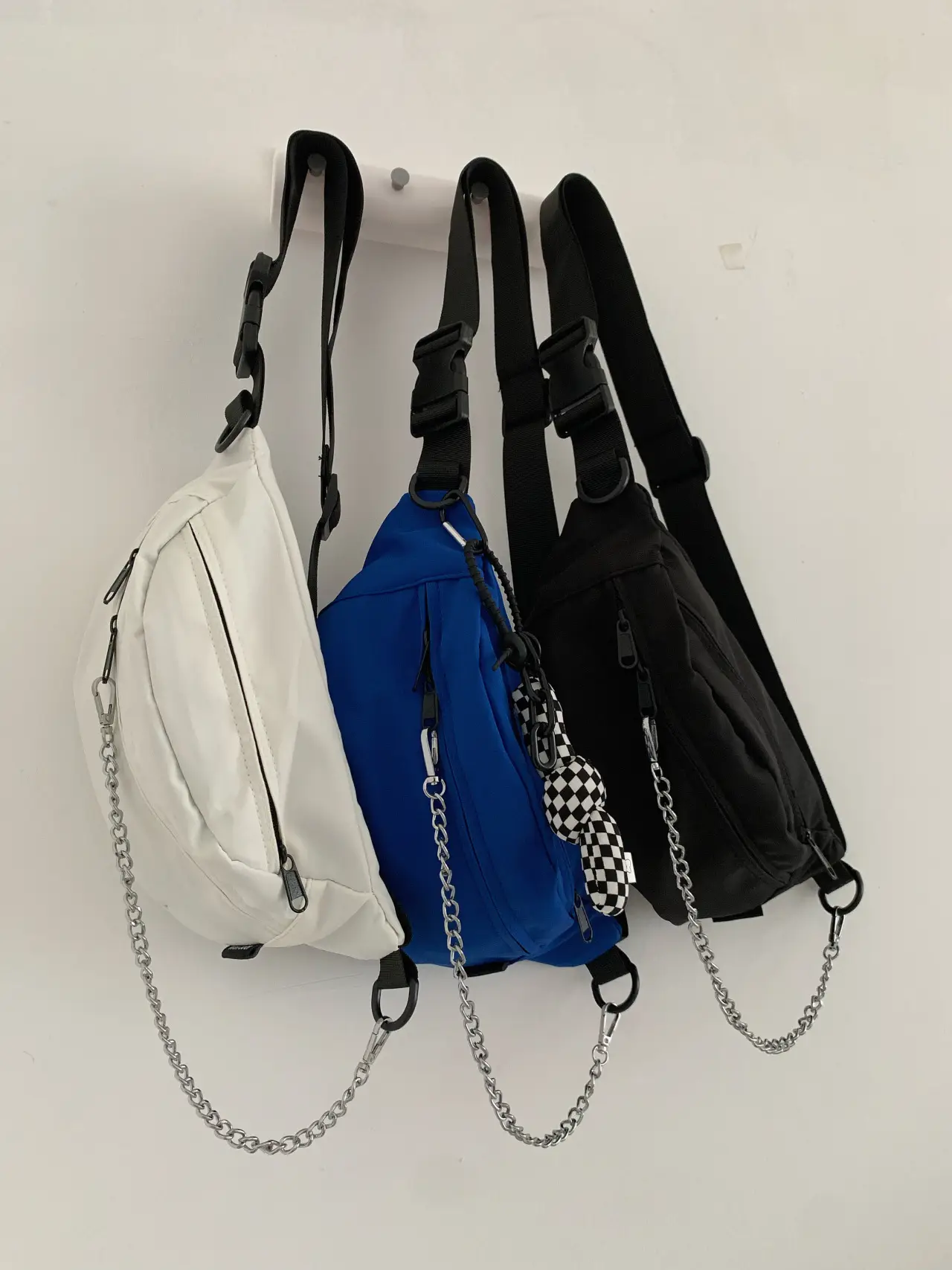 Black Korean Style Crossbody Bag with Chain Detail — feature 17
